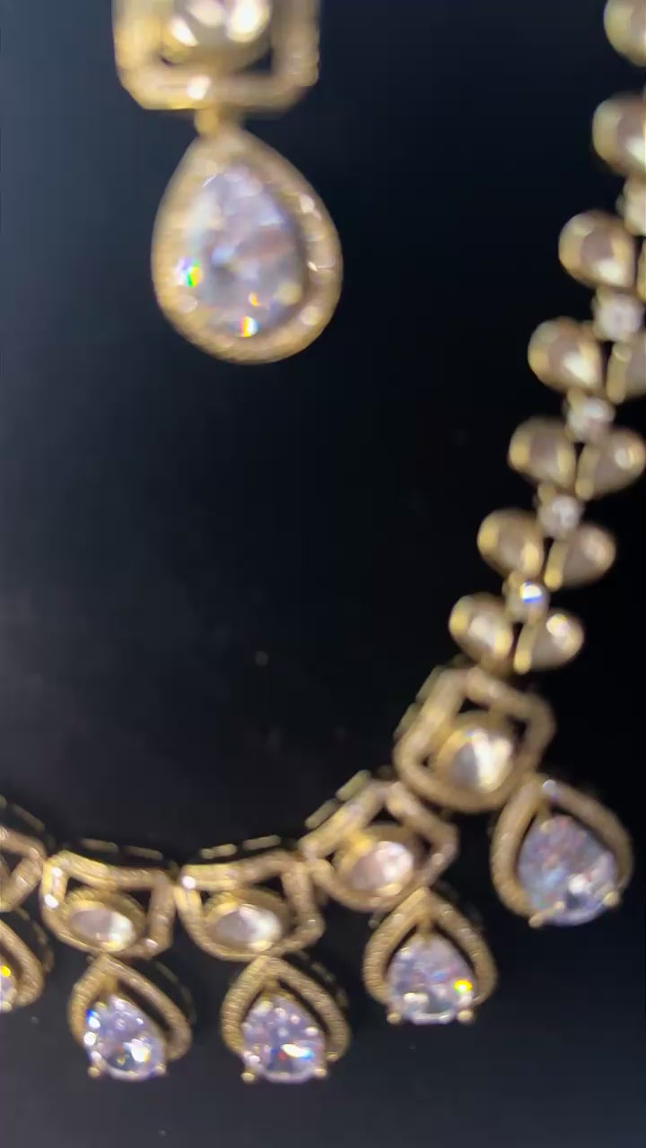 ✨ Elegant Crystal Drop Necklace Set